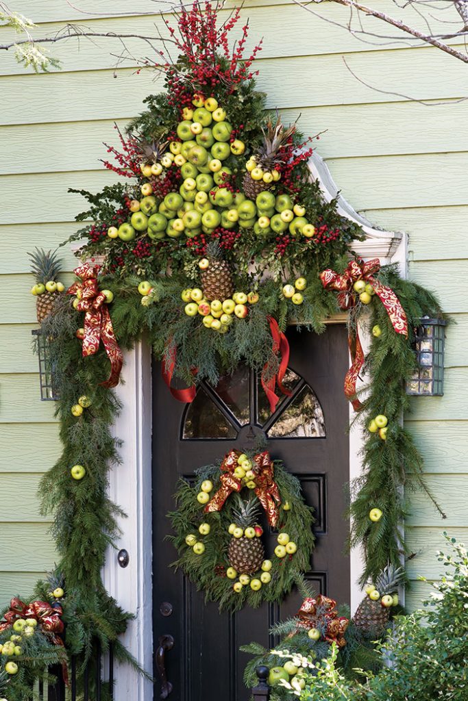 christmas-door-decor-apples