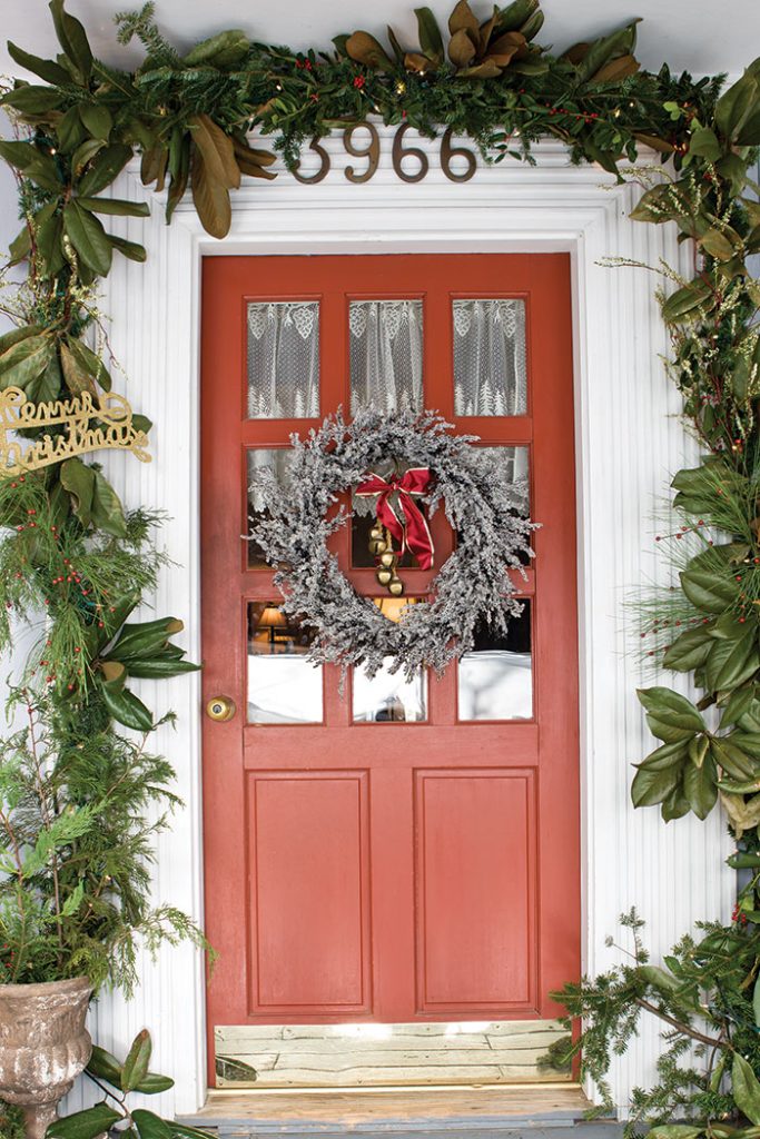 red-door-christmas-decor