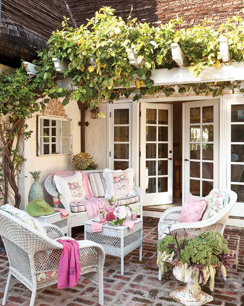 back patio with ivy and pink decor