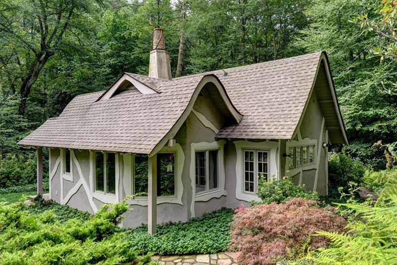Stonecreek cottage exterior on Airbnb