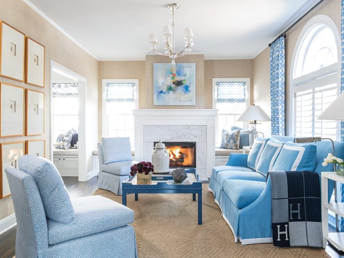A blue-and-white living room.