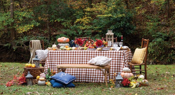Enjoy the Season’s Splendor with This Alfresco Autumn Table