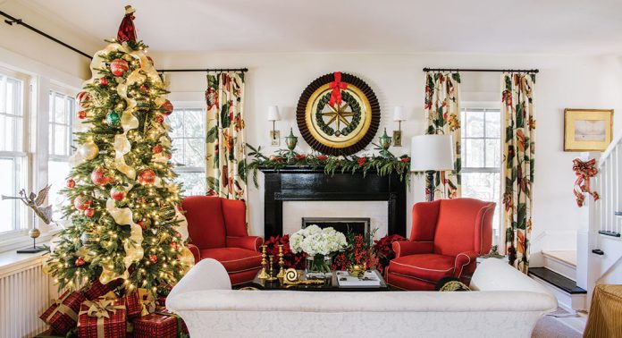 Tour These 10 Holiday Homes Filled with Festive Flair